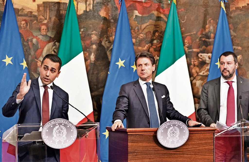 Ai vertici del Governo: Luigi di Maio, vicepremier; Giuseppe Conte, Presidente del Consiglio; Matteo Salvini, vicepremier (AFP)