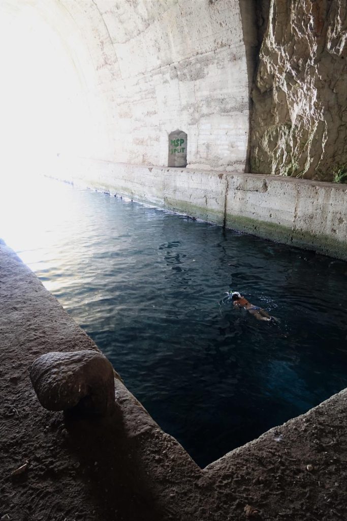 Tunnel per celare navi e armamenti dell'era di Tito a Lastovo