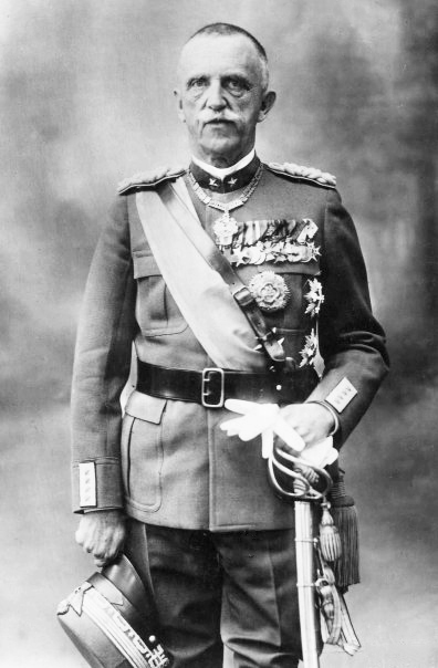 Foto-Cartolina di Vittorio Emanuele III circolante in Italia tra la prima guerra mondiale e gli anni '20 (Wikimedia)