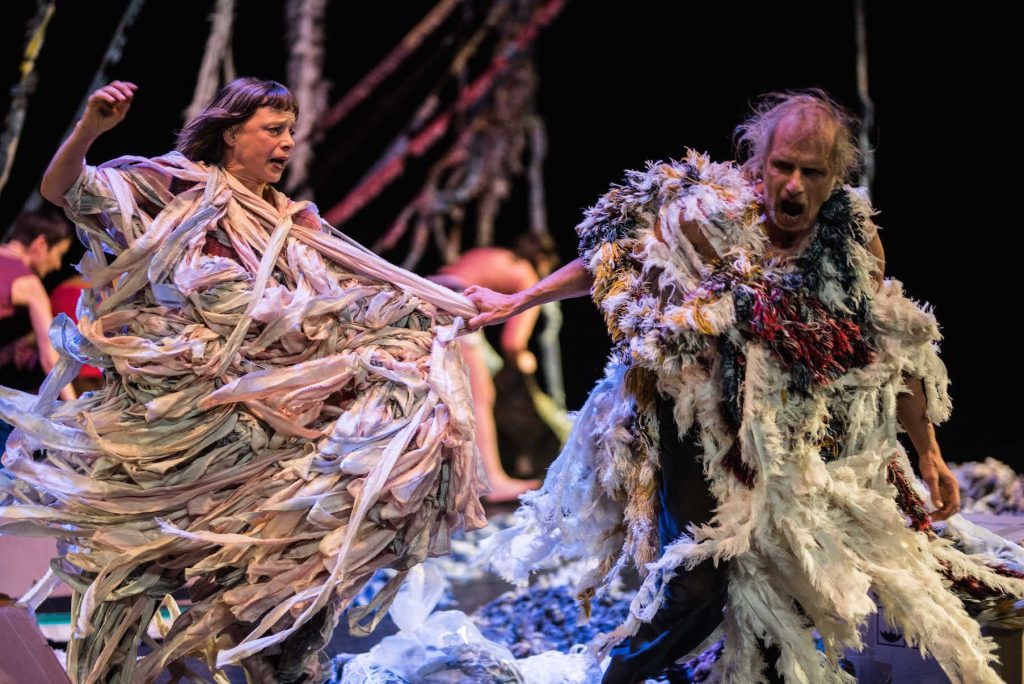 Un momento dello spettacolo How to proceed