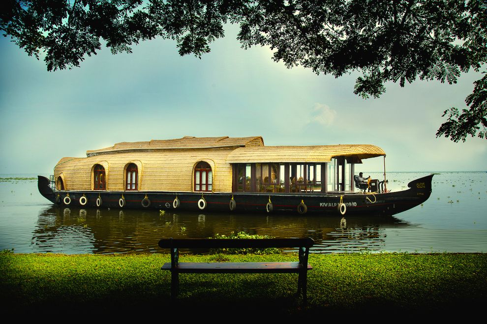 Kettuvalam a due cabine in navigazione sul Lago Vembanad (Incredible India)