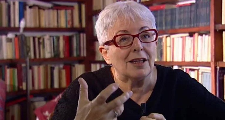 Nata nel 1944, è figlia di Vittorio Foa, storico e politico italiano, e di Lisa Giua, intellettuale. Ha raccontato la sua storia in La famiglia F., pubblicato da Laterza (Youtube)