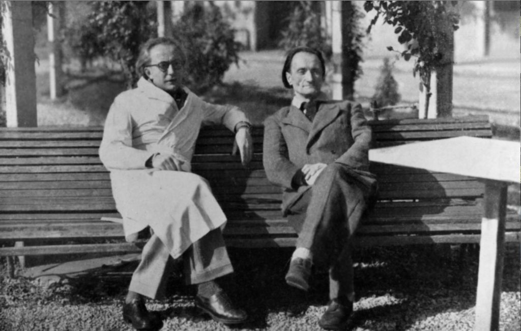 Antonin Artaud (a destra) e Gaston Ferdière a Rodez in un’immagine scattata tra il 1942 e il 1943 (Keystone)