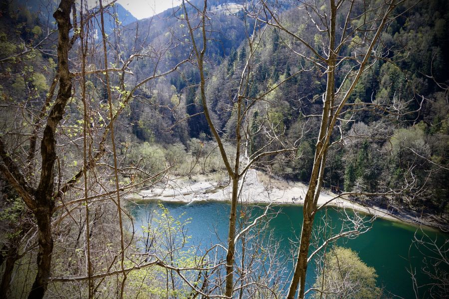 La valle sale verso il Gesero