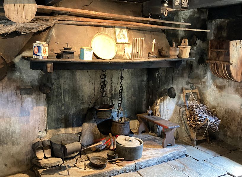 La cucina con il focolare (U. Wolf)