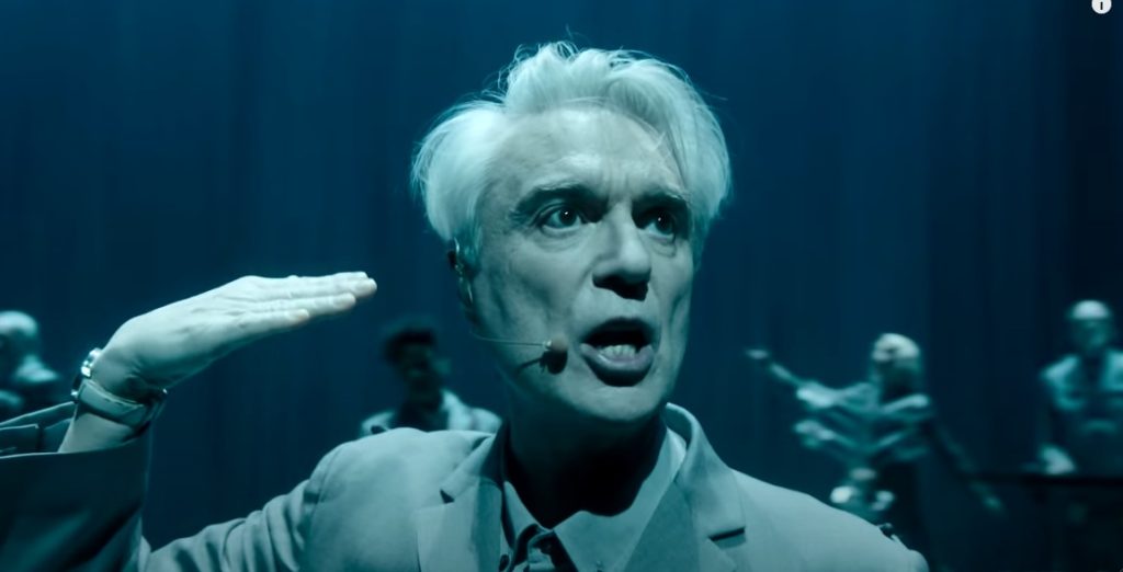 L’eclettico David Byrne nel film musicale American Utopia (YouTube)