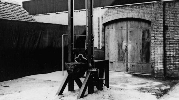 La ghigliottina con cui nel 1939 a Zugo fu giustiziato Irniger (Wikipedia)