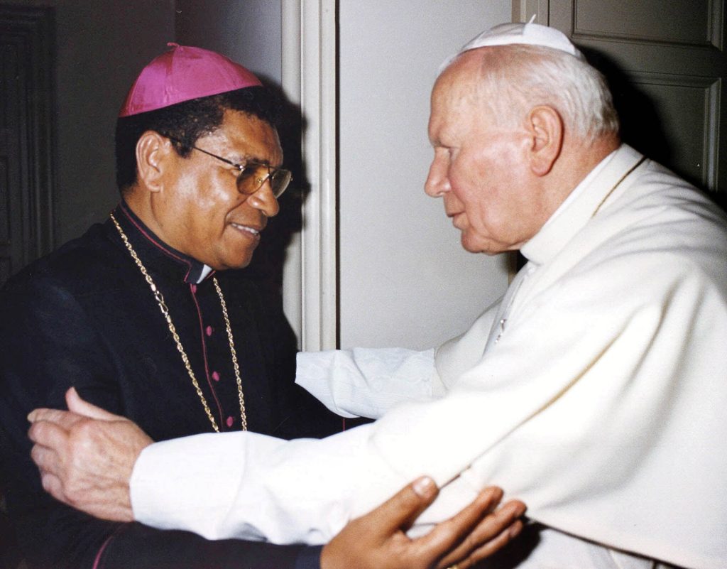 2. Papa Giovanni Paolo II con monsignor Carlos Ximenes Belo, accusato di abusi sessuali (Keystone)