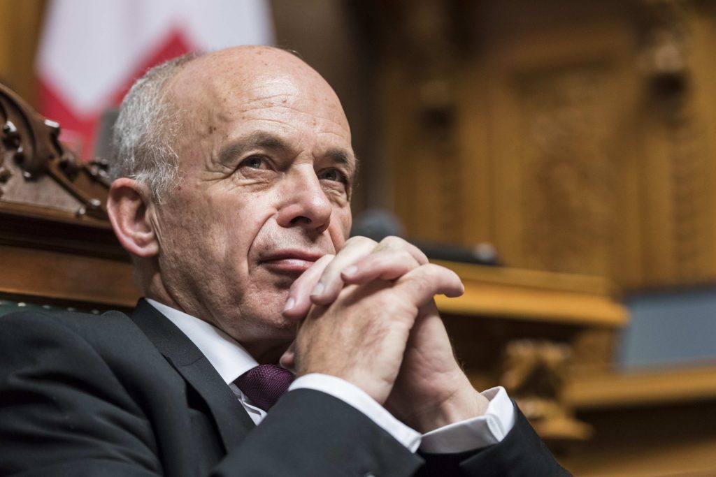 Il ministro delle finanze Ueli Maurer è poco propenso a rivedere i meccanismi del freno all’indebitamento (Keystone)
