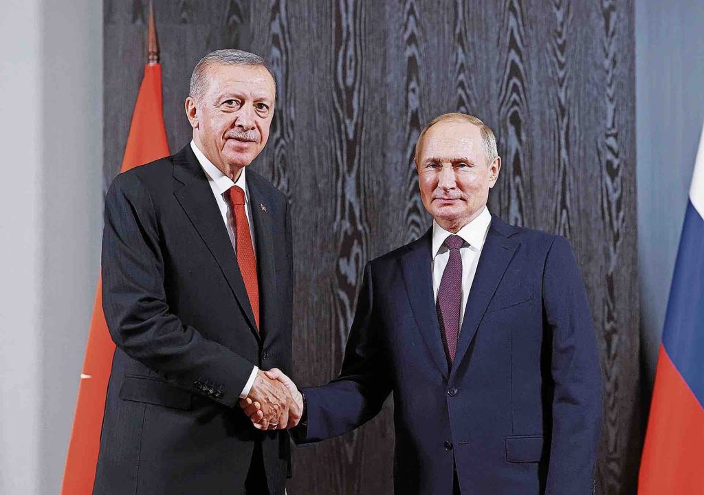 Ankara ha relazioni molto strette con Mosca a livello economico ed energetico. Erdogan e Putin a Samarcanda lo scorso settembre (Shutterstock)