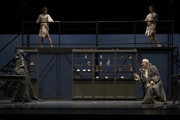 Un momento dello spettacolo La bottega del caffé