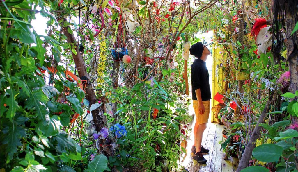 Gerda Steiner & Jörg Lenzlinger, «Les Envahisseurs», Container Installation, 2004