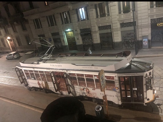 Il tram numero 1 continua a passare sotto la finestra di Capossela
