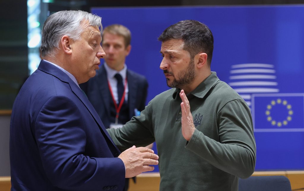 Viktor Orbán (a sinistra) si è intestato una missione vertiginosa per tentare di aprire un dialogo tra i contendenti nella guerra d’Ucraina. A destra Zelensky (Keystone)