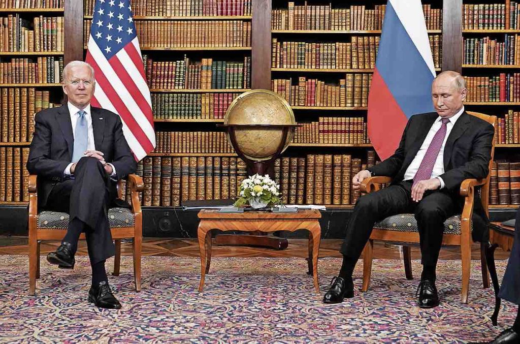 Per mesi Vladimir Putin, a destra, e Joe Biden hanno interrotto ogni contatto diretto, almeno ufficialmente (Keystone)