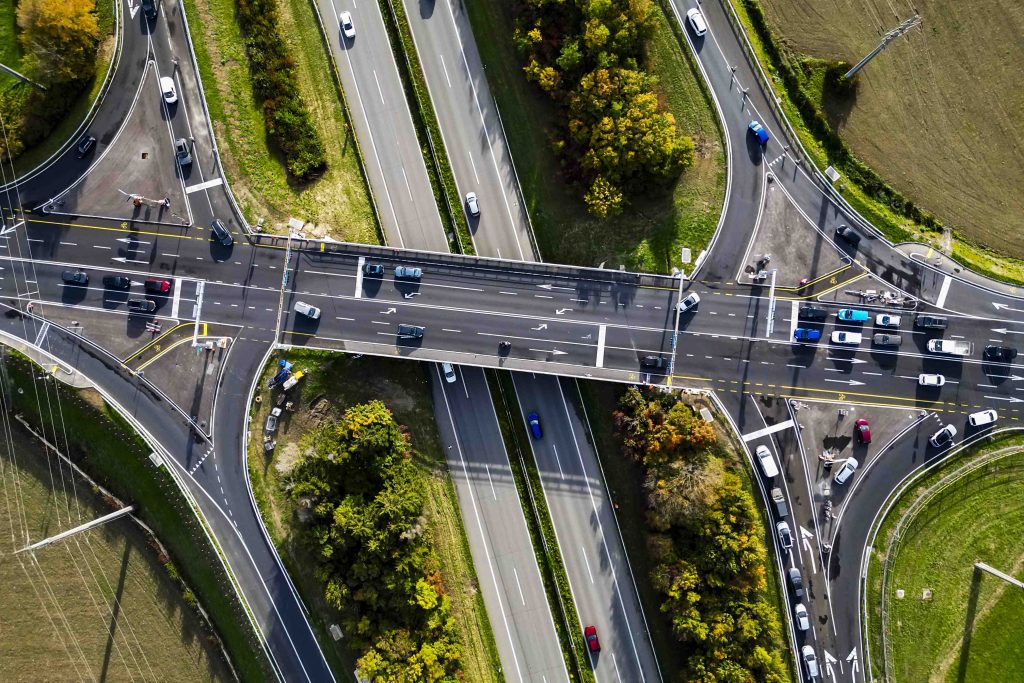 Una veduta aerea dell'autostrada A1 all'altezza dello svincolo di Nyon (Keystone)