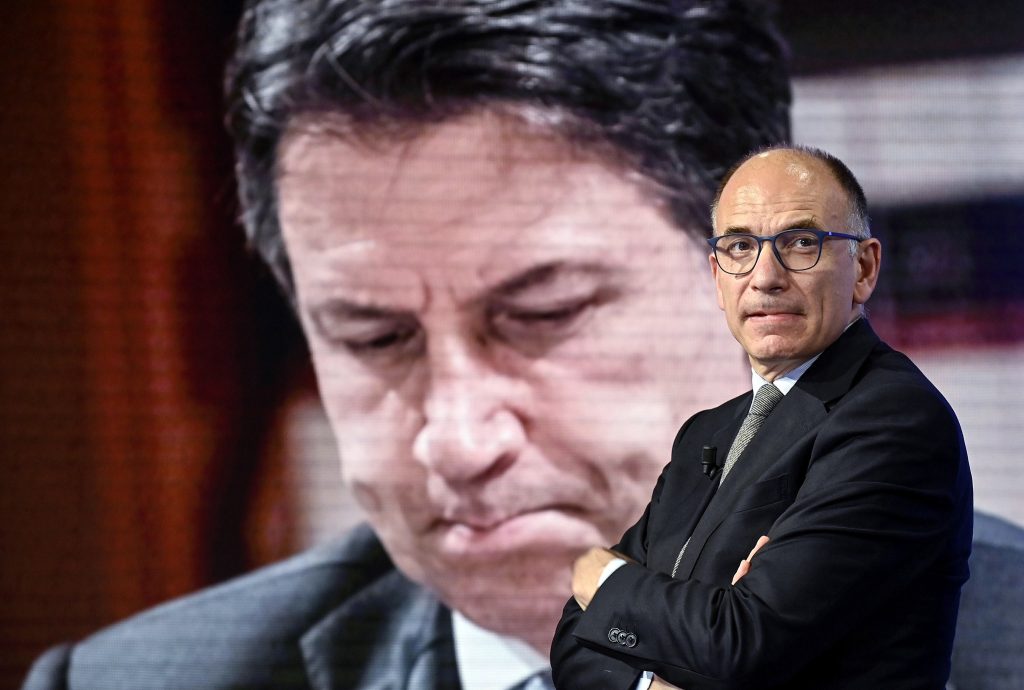 Il segretario del PD Enrico Letta e, sullo sfondo, Giuseppe Conte (Keystone)