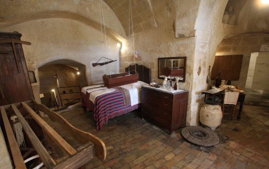 Una delle tipiche case-grotta di Matera (Tommaso Stiano)