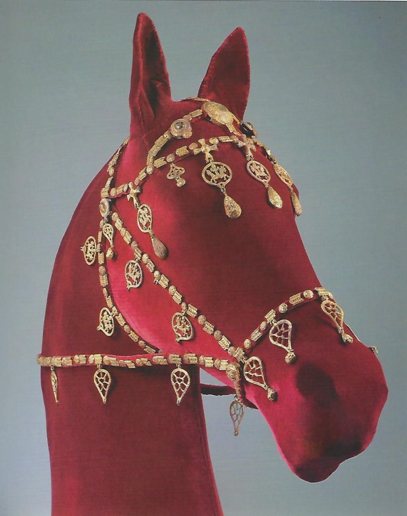 Magnifica briglia costituita da 280 piccoli pezzi d'oro, cesellati o stampati. (Tracia, VIII s. a.C.)