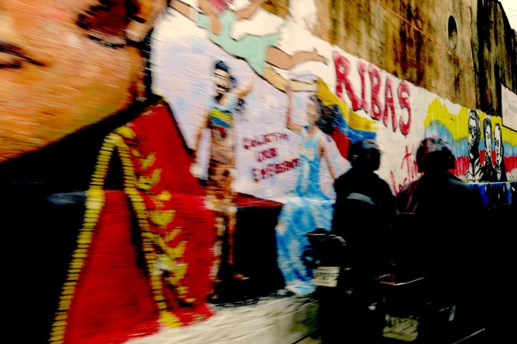 Ronda in motocicletta della polizia, Caracas centro