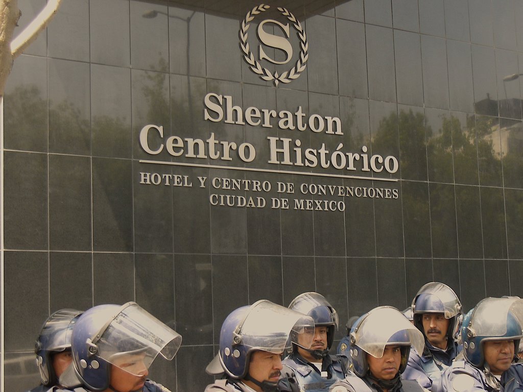 L'Hotel Sheraton nel percorso del corteo