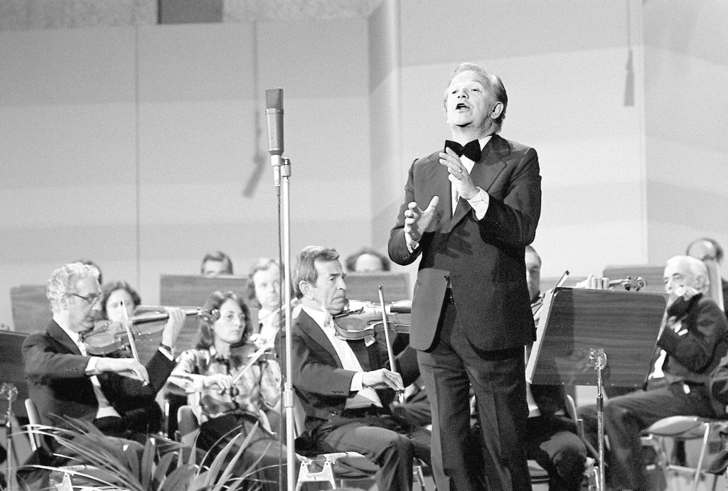Fernando Corena al Palazzo dei Congressi in uno scatto del 27 maggio 1976 (Keystone)