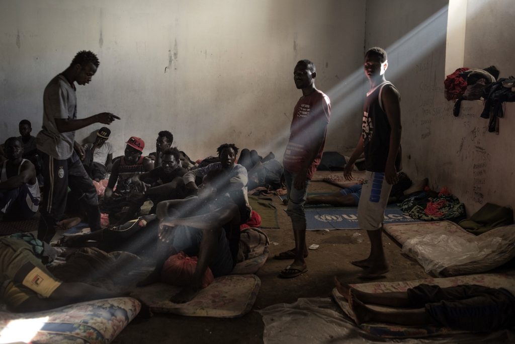 Migranti in un centro di detenzione libico (A.Romenzi)