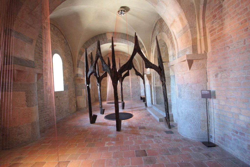 La corona di castagno del 1645 conservata nella Cappella San Michele (T. Stiano)