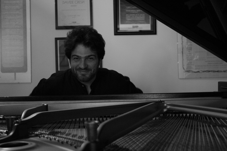 Davide Crespi è attivo come insegnante e concertista