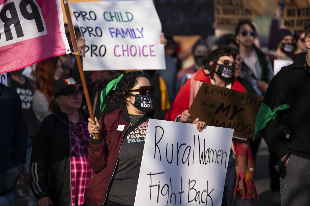 Marcia di protesta in Texas contro il tentativo di vietare il farmaco abortivo a base di mifepristone (Keystone)