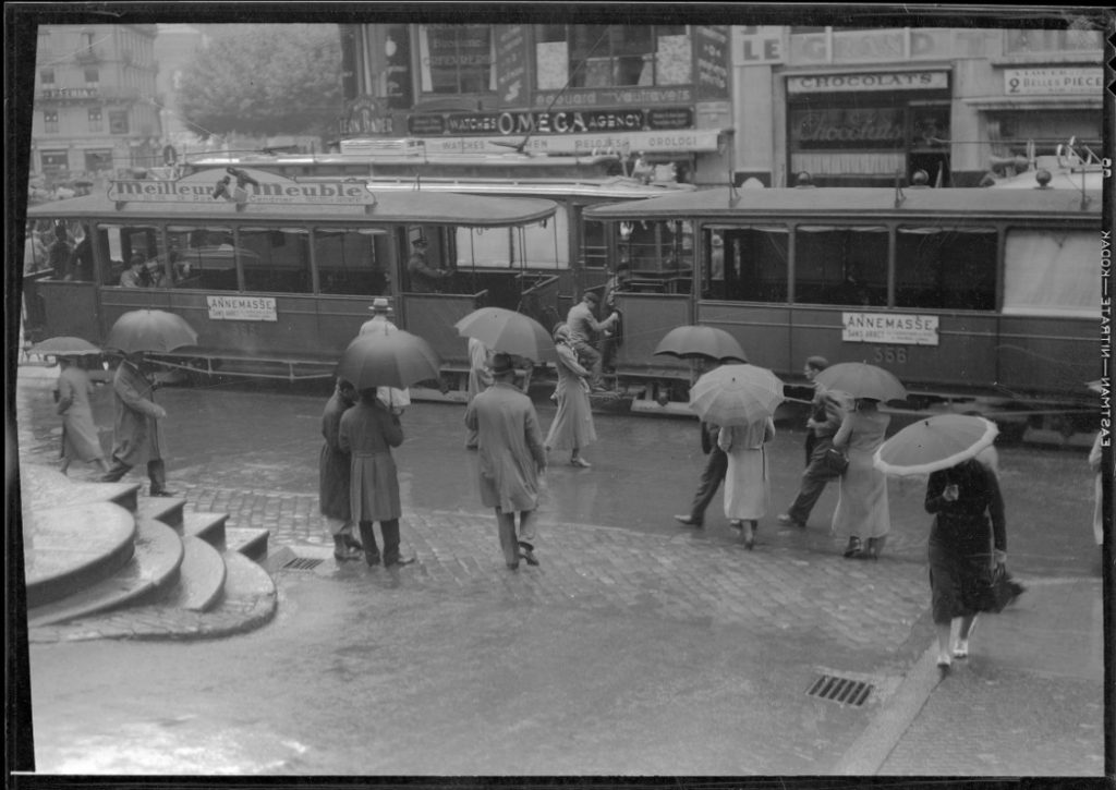 Tra la fine dell’Ottocento e l’inizio del Novecento, la pioggia urbana ha perduto il fascino che le attribuivano nei secoli precedenti