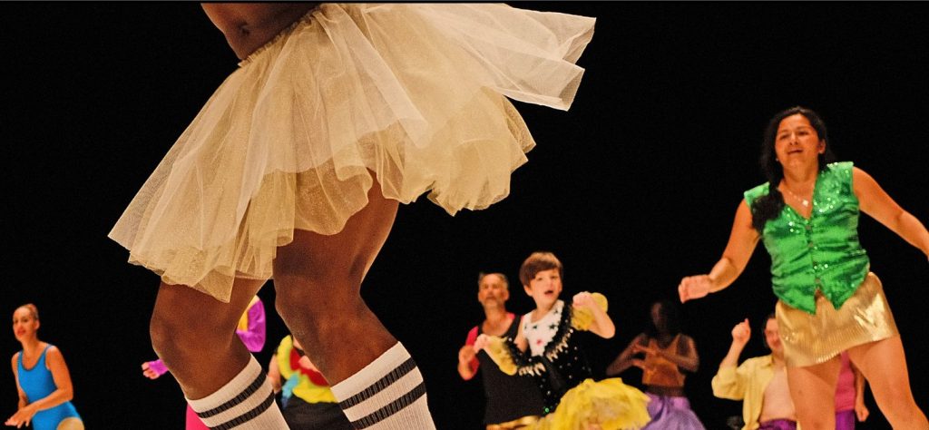 Un momento dello spettacolo integrato Gala di Jérôme Bel (batie.ch)