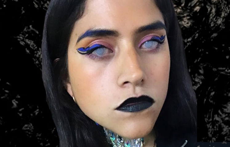 ven3mo in un selfie gotico