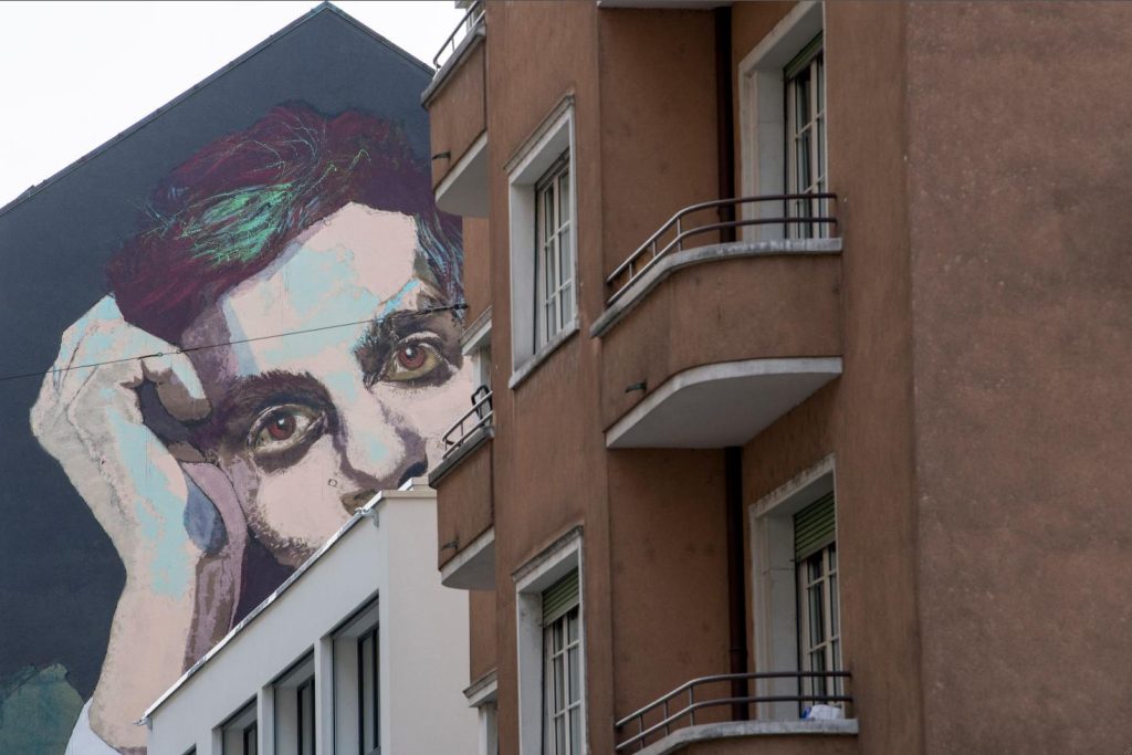 Antigel è anche Street Art, come dimostra questo lavoro di Aya Tarek su un edificio ginevrino (Keystone)