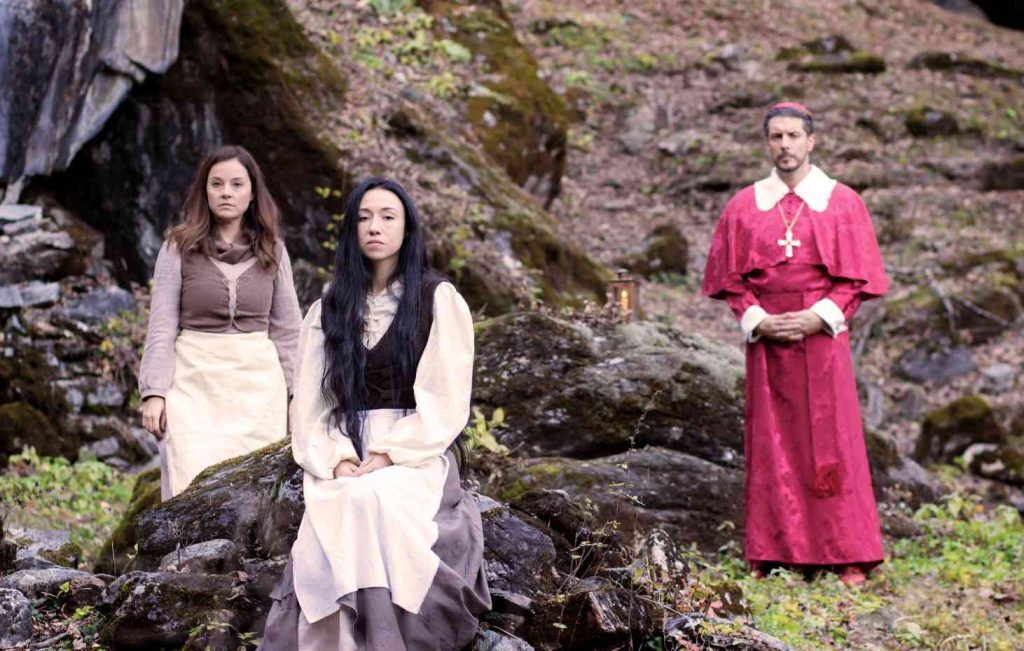 Thania Micheli, Camila Koller e Flavio Sala su quello che sarà uno dei set di Stryx