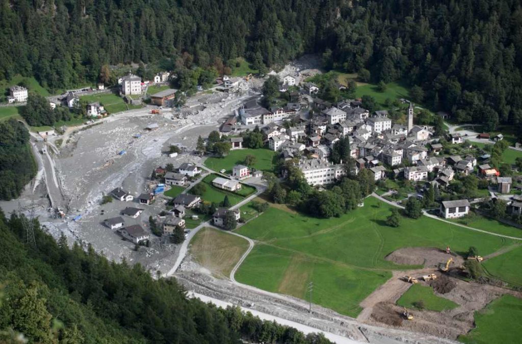 Bondo, un paese fantasma, dopo il crollo al Pizzo Cengalo (Keystone)