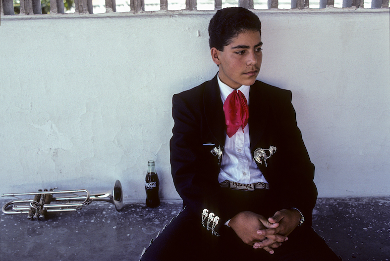 Mariachi che canta la tradizionale musica ranchera durante una charreada, il rodeo messicano
