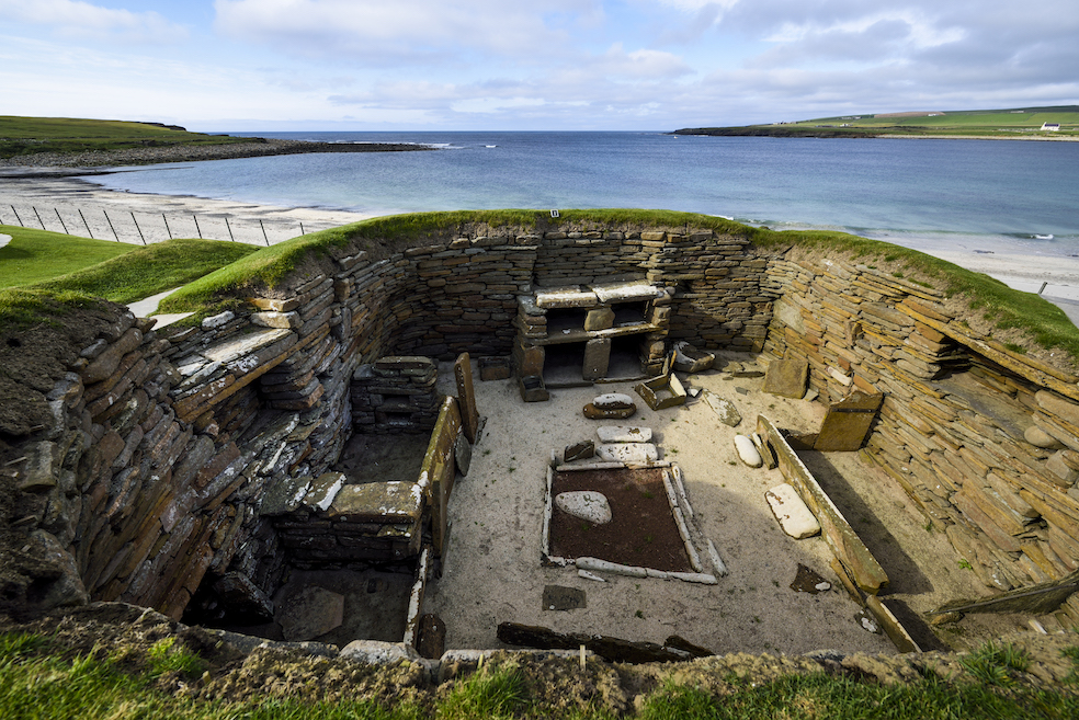 Mainland. Il villaggio neolitico di Skara Brae fu scoperto nell'inverno del 1850. Ha circa 5.000 anni