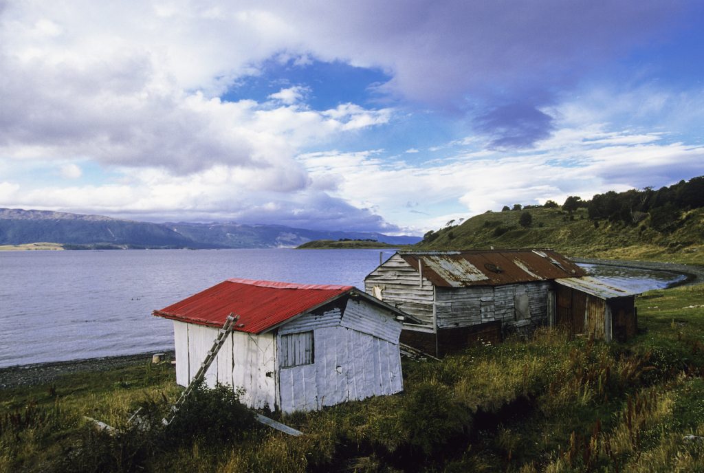 Terra del Fuoco, Isola Navarino. Caleta Eugenia, la piccola baia dove termina l'ultima strada del continente americano