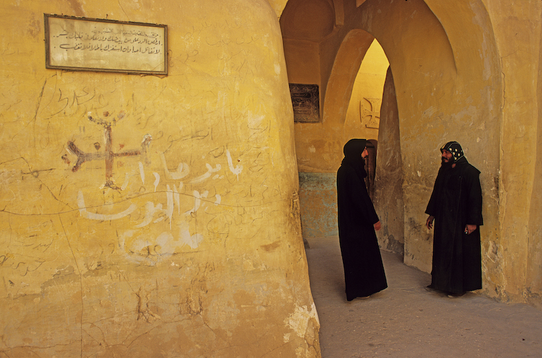 Qui, in questo deserto, nasce l’esperienza cristiana dei monaci e dei monasteri