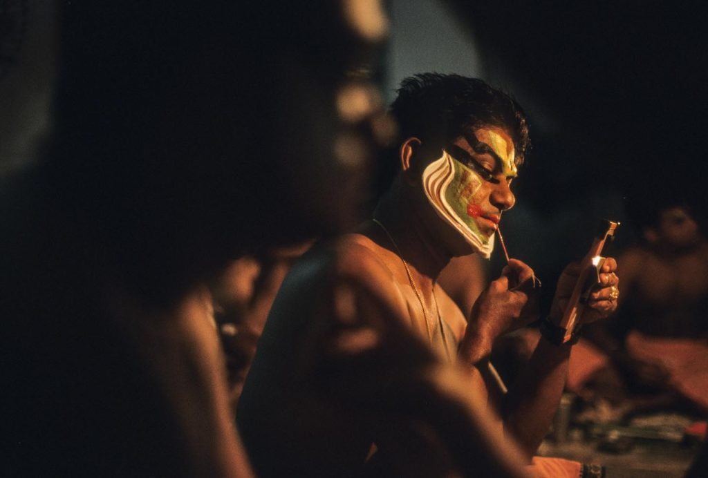 Il trucco, la radicale trasformazione del volto umano destinata a trasportare nel lontano regno dell'immaginario