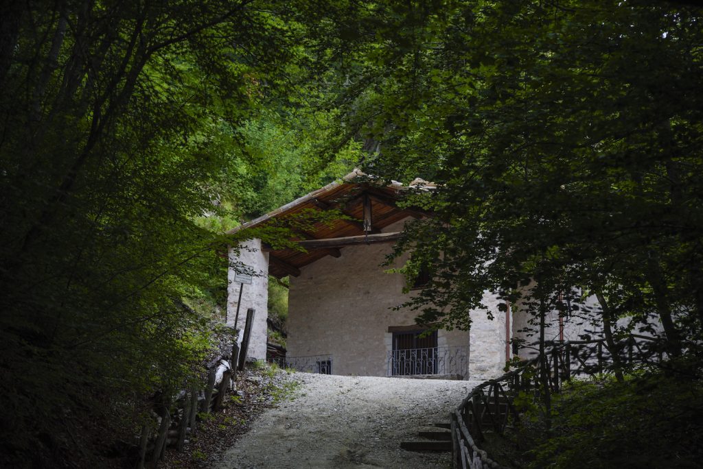 Il santuario di San Paterniano fu fondato per curare le malattie delle ossa