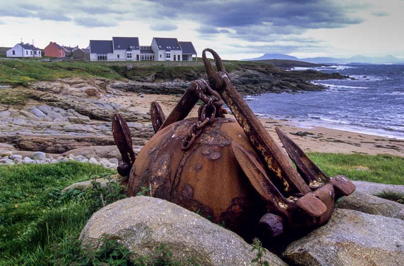 Tory, piccolo villaggio occidentale, è il più importante dei 2 borghi dell'isola, dove la frequentazione non supera le 120 persone