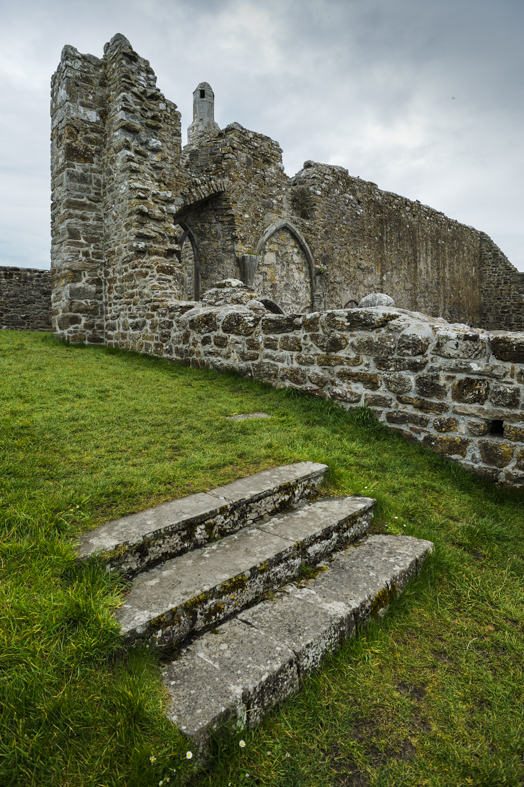 Il monastero di Clonmacnoise, cattedrale. Qui furono sepolti molti alti re di Tara e Connacht.