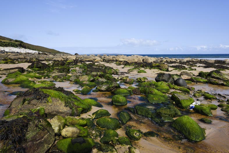Spiaggia di Dooniver sulla costa orientale, di Achill Island