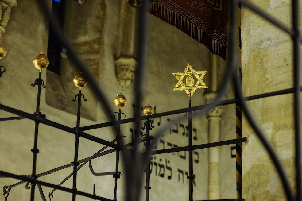 La Sinagoga «Vecchio-Nuova» fu costruita in stile gotico intorno alla metà del XIII secolo