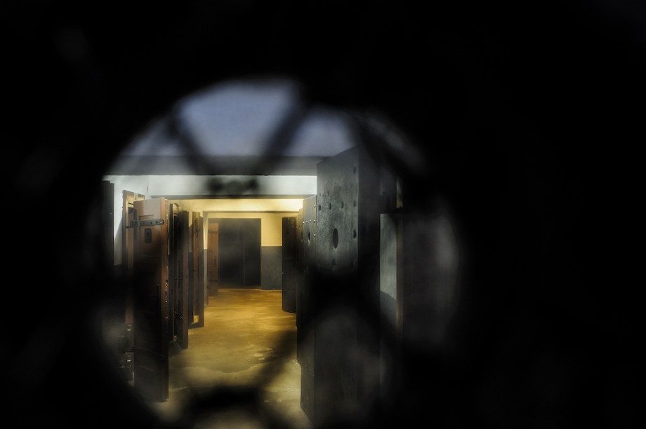 Circa 90mila persone l’hanno attraversata, e 2600 sono morte nella Piccola Fortezza situata dall’altra parte del fiume rispetto al ghetto