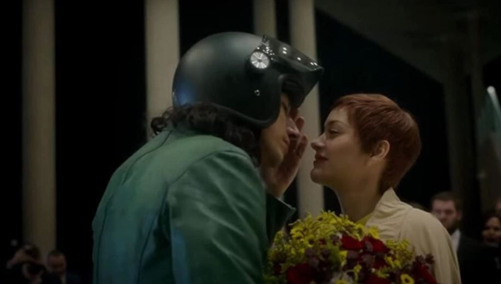 Adam Driver e Marion Cotillard in una scena di Annette (YouTube)