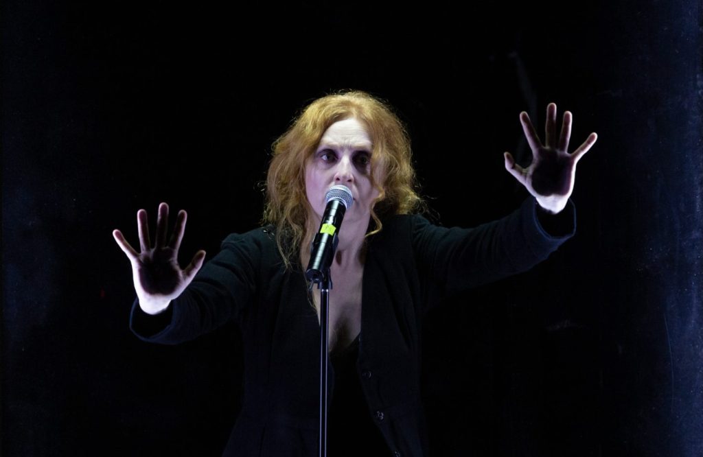 Federica Fracassi nei panni di Marianna (Noemi Ardesi)