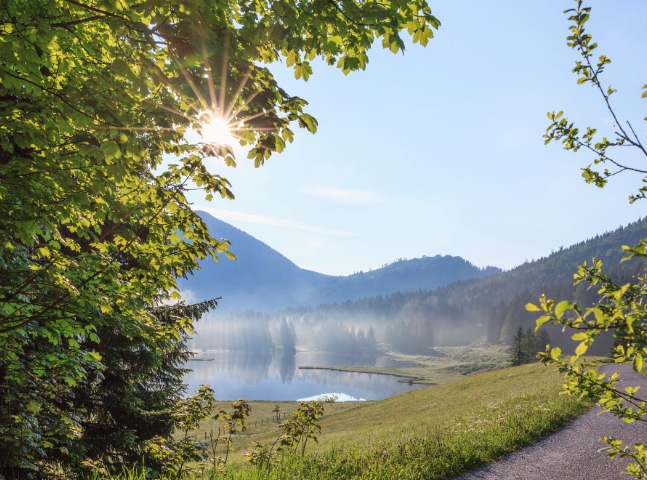 Via dalla pazza folla: il protagonista del libro di Geiger si ritira nel Salzkammergut, a Mondsee (Keystone)